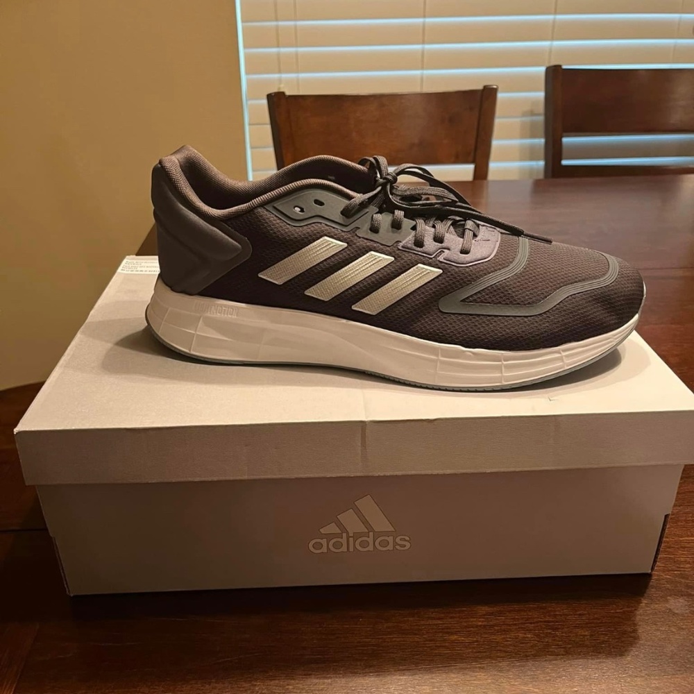 *NEW* Men’s Adidas size 12.5